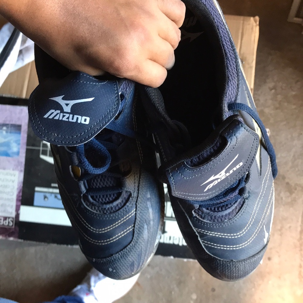 Cleats - Picture 2 of 4